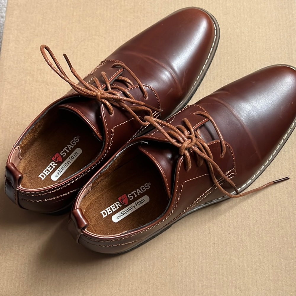 Boys brown dress shoes. Size 5 1/2